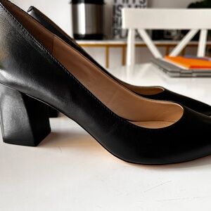 Marc Fisher black leather pumps